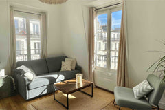 Appartement de 35m2 au 5e (sans ascenseur) : une chambre, salon, petite cuisine  Paris, France Joli appartement parisien : 2 pièces - 35m2 Entire rental unit vacation rental 17804812