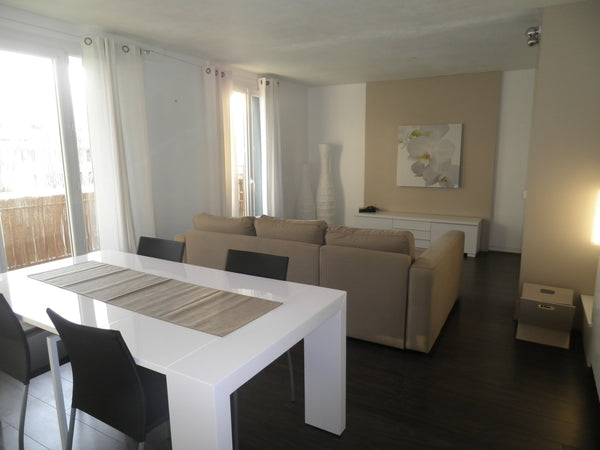 Appartement chaleureux et lumineux, 4ème étage, entièrement refait <br />avec ba Bordeaux, France Bel appartement contemporain Entire rental unit vacation rental 7201996