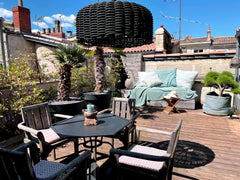 A quelques pas de la Place de la Bourse et de la place du Parlement, quartier pi  Appartement 65m2, terrasse 25m2, dernier étage. Entire rental unit vacation rental 36622713