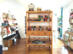 Duplex inversé comprenant une chambre au rez-de-chaussée et un salon avec canapé Paris, France Duplex inversé de 50 m2 près de Montmartre Entire rental unit vacation rental 21162292