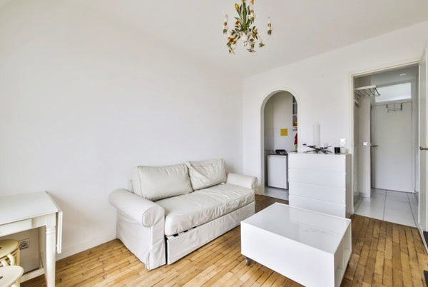 The apartment is perfect for a couple or two friends who want a Parisian get-awa Albuquerque, NM cosy apt nestled at the base of Sacre Cœur steps Entire rental unit vacation rental 29788557