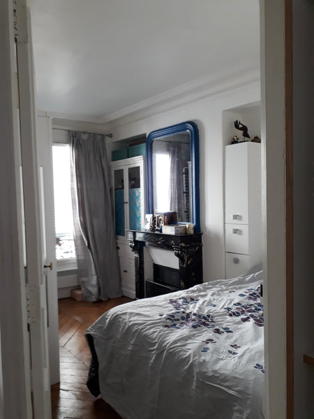 La chambre à louer est dans un petit appartement situé au pied de Montmartre, tr Paris, France Chambre à louer dans un appart typique parisien Private room in rental unit vacation rental 19904045