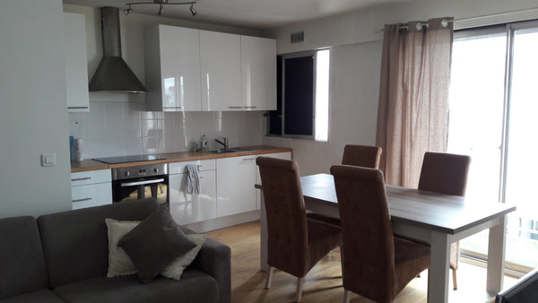 This quiet flat of 44 sqm, with a parking, 10 minutes walk to Bastille and 20 mi Paris, France Beautiful flat, heart of Paris Entire rental unit vacation rental 12509990