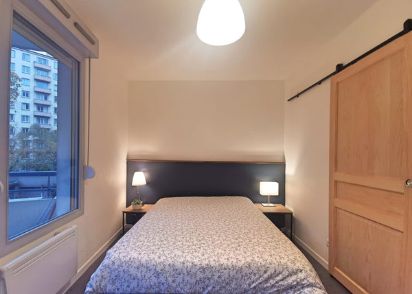 Studio de 18m2 proche du métro Garibaldi et du Parc Blandan.<br /><br />Machine  Bessenay, France Studio Les Diamantines Entire rental unit vacation rental 31369567