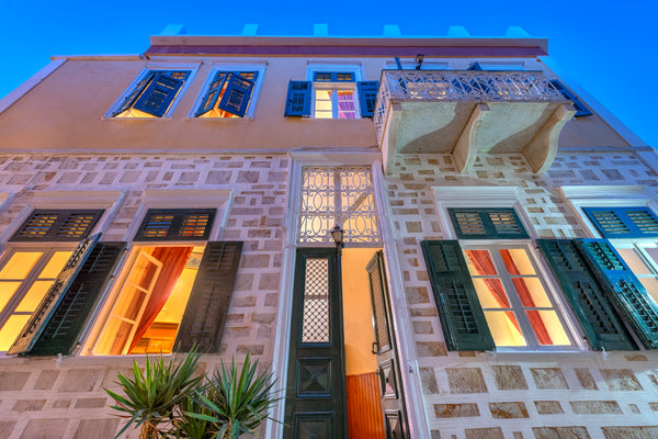 Della Roca, a room dedicated to the creator of the modern beekeeping procedure i Athens, Greece DELLA ROCA, a pioneer in beekeeping Private room in guesthouse vacation rental 35782512