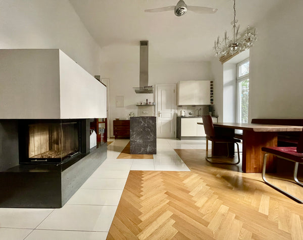 Wonderful two-room apartment in an old style building in the middle of Vienna. T Vienna, Austria Hochwertiges Apartment mit Balkon und Kamin Entire condo vacation rental 44315572
