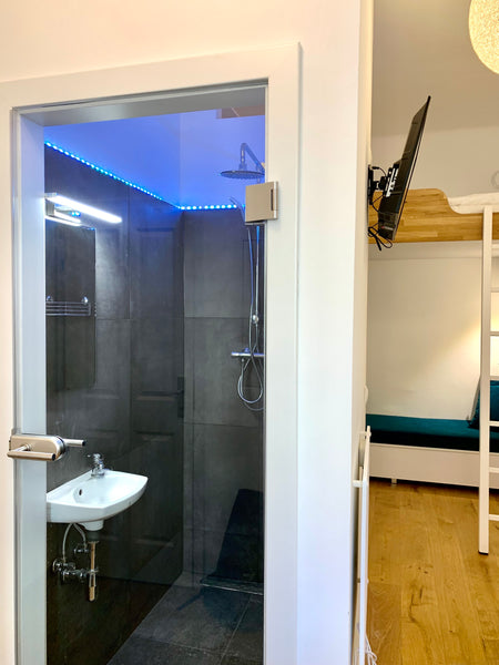 Die kleinste und preiswerteste Wohnung Wiens ist frisch saniert und renoviert, l  Tiny, Comfy, Central & Best Price in Vienna Entire rental unit vacation rental 51507780