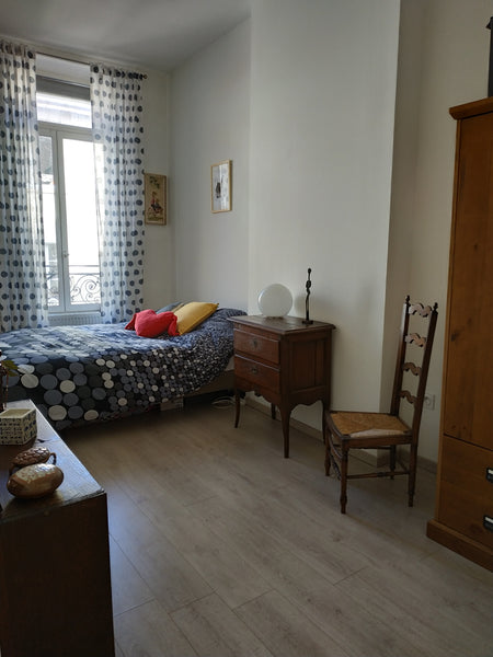 Bonjour à tous!<br /><br />Nous sommes deux sages-femmes en colocation et, avec  Lyon, France Chambre Paradis Lyon 7 Quartier Bobo/Hipster/Arty Private room in rental unit vacation rental 29303825