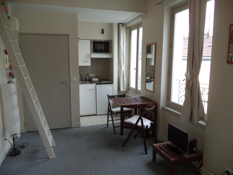 At the 5th and top floor (without elevator) of a small building situated in a qu Paris, France Studio with mezzanine - 11th district of Paris Entire rental unit vacation rental 17838985