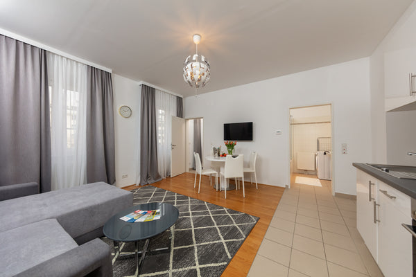 Dieses neu renovierte Apartment  befindet sich in ruhiger Umgebung Grenze vierte Vienna, Austria Vienna City Apartment Crown 16 Entire rental unit vacation rental 32631164