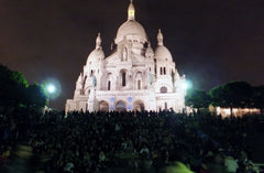 J'aime ses colombages (intérieur) sa luminosité six fenêtres, ses touristes et p Paris, France typique de Montmartre Entire rental unit vacation rental 7139681
