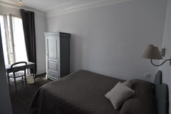 Hotel in the Latin quarter, Paris 5, metro station: Gobelins.<br /><br />Hotel c Paris, France Hotel-Private Single Room, Ensuite Shower & WC Room in hotel vacation rental 19851998