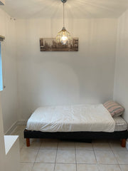Simplifiez-vous la vie dans ce logement paisible et central.<br /><br /><b>The s Paris, France Petit studio Paris 10 e Entire rental unit vacation rental 30188360