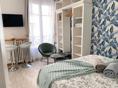 Fully renovated studio based on Passage de L'Union, in the center of Paris, only Paris, France Quiet and confy studio close to the Eiffel Tower Entire rental unit vacation rental 9851957