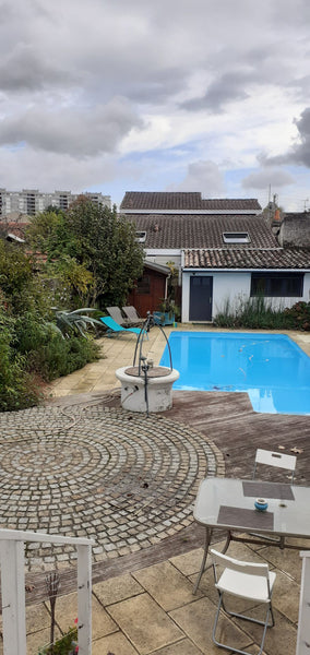 Cet hébergement de charme offre un accès facile aux boutiques et restaurants pop Talence, France Chambre d'hôte 10 minutes centre de Bordeaux. Private room in bed and breakfast vacation rental 596078506607908018