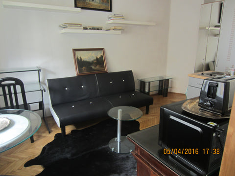 Es ist auch ein Garten mit Verwendung dabei was in Sommer eine Traum Alternative Warszawa, Poland R8b Apartment R8b Entire rental unit vacation rental 9357392