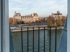 Outstanding apartment in between Notre-Dame de Paris and Hôtel de Ville. Center  Paris, France Top floor - view Notre Dame & Hotel de Ville Entire rental unit vacation rental 18607151