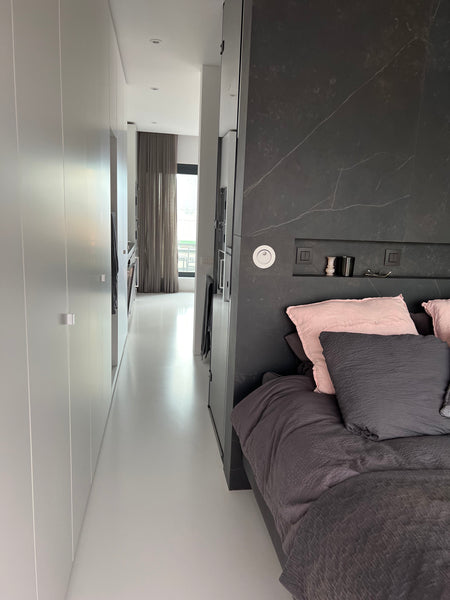 Deze unieke accommodatie ligt op het mooiste stukje van Antwerpen, ‘t Eilandje,  Rotterdam, Netherlands Luxe penthouse op ‘t Eilandje Antwerpen Entire condo vacation rental 50240935