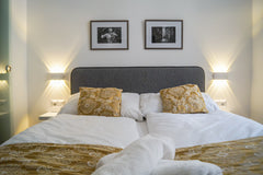 Ein schönes und modernes Zimmer mitten auf der berühmten Mariahilferstraße im Ze  Stylish & Elegant w/ Great View - Perfect Shopping Entire rental unit vacation rental 680229763131711158