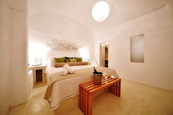 Featuring open-plan styled bedroom with a double bed, bathroom with shower and a  Superior Double Caldera View Room in hotel vacation rental 32685222