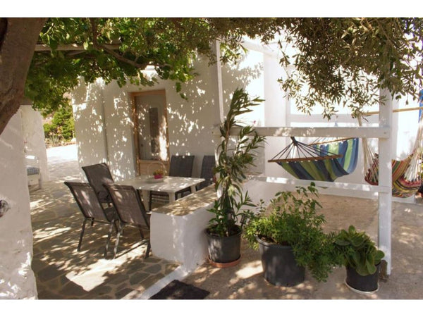 A traditional Cycladic house in Ysterni, 3.8 km from the cosmopolitan Naoussa. T Munich, Germany Anastasia's house Ysterni Entire home vacation rental 658413481740585651