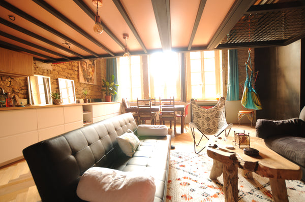 Idéalement situé à deux pas de la Place Sathonay et des Terreaux, je vous propos Lyon, France Chambre dans un triplex! Private room in rental unit vacation rental 28491380