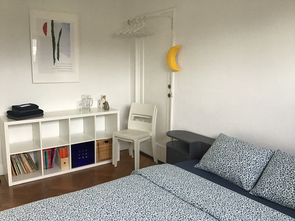 Gezellige kamer voor kort verblijf in een groot gezellig en licht huis. <br />Mo Antwerp, Belgium Overnachten in rust en toch dicht bij de stad. Private room in home vacation rental 35086421