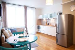 Celý moderní apartmán ve 4. patře s výtahem. Byt má 50 m2 a je k dispozici až pr Prague, Czechia Moderní apartmán blízko centra Entire rental unit vacation rental 22094631