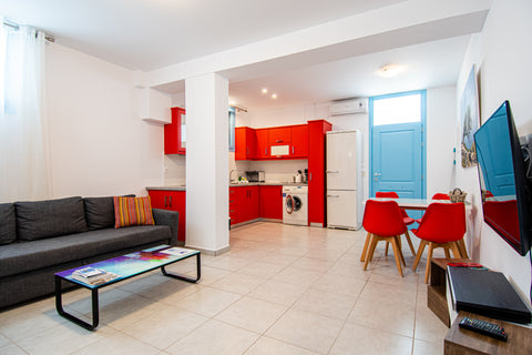 An apartment 50sqm with one bedroom with large wardrobe and double bed. The livi  Adelphi Cozy 1 The Budget Luxury Entire condo vacation rental 16752959