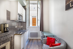 Petit studio tout équipé.<br />Rénovation récente,cuisine équipée pour préparer   Studio proche gare Part Dieu Entire rental unit vacation rental 25071596