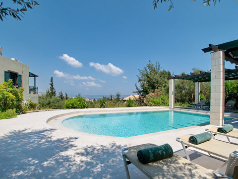 "Sunday Times featured "Top 100 Villas""<br /><br /><b>The space</b><br />Villa  Stratford-upon-Avon, United Kingdom Villa Nynemia,  Almyrida, Crete Entire villa vacation rental 2018214