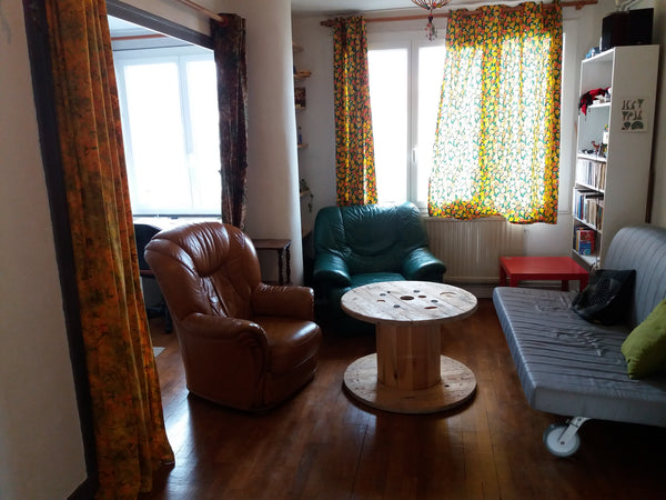 Cuisine agréablement ensoleillée, appartement calme, plantes vertes, quelques bo Oullins, France T2 49m2 meublé, équipé, proximité Jean Macé Entire rental unit vacation rental 21640695