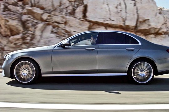 Arrival Transfer: London Luton Airport to Central London by Business Car  Private Tours and Travel Guide Europe London CITY London Destination Tour