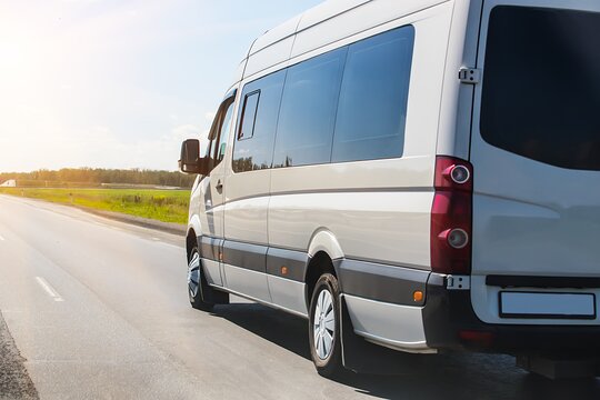 London Luton (LTN) Minibus Airport Transfer  Private Tours and Travel Guide Europe London CITY London Destination Tour