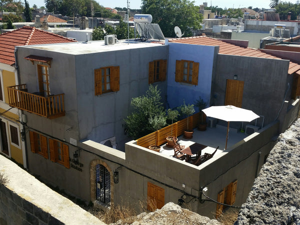 The  45m2 studio has a minimal decor, is located in a restored house of four stu Rhodes, Greece Saint George Studios Room in aparthotel vacation rental 40054204