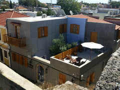 The  45m2 studio has a minimal decor, is located in a restored house of four stu Rhodes, Greece Saint George Studios Room in aparthotel vacation rental 40054204