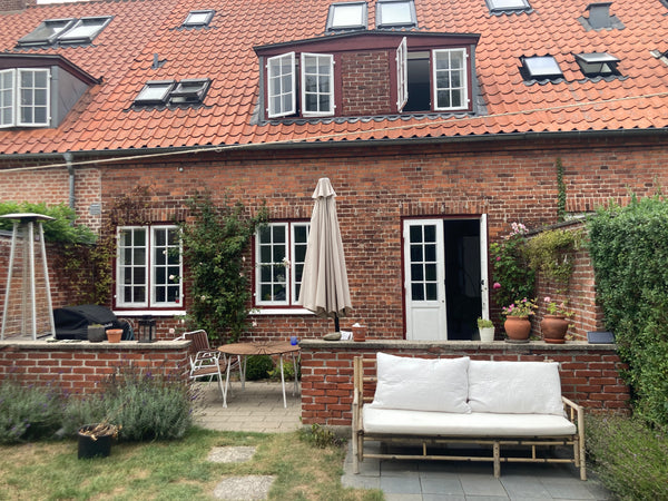 Cozy townhouse with central location. Plenty of room for you family with two bed Copenhagen, Denmark Wonderful townhouse with free parking Entire townhouse vacation rental 701795531768347023