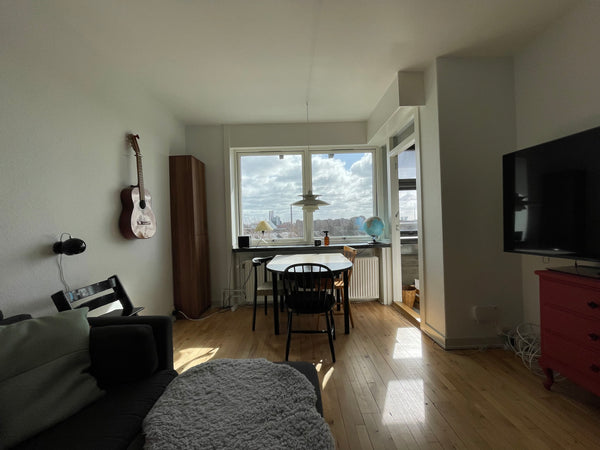 Perfekt til et par, der evt. også har et barn med.  I vil være tæt på alt, når I Copenhagen, Denmark Centralt beliggende lejlighed med udsigt over Kbh. Entire rental unit vacation rental 587407012973554435