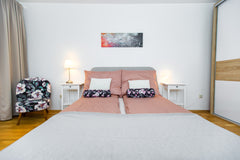 Moderne Unterkunft in zentraler ruhiger Lage. <br />Die Wohnung befindet sich im Vienna, Austria City Apartment 50m2 in zentraler Lage Entire rental unit vacation rental 40171497