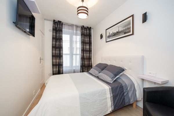 Totaly remodeled ...Big Flat of 40 Msq on the ground floor,No stairs to climb! < Paris, France NEAR EIFFEL TOWER...BEAUTIFUL FAMILY FLAT. Entire rental unit vacation rental 5295413