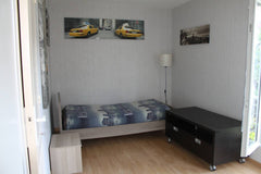 Je propose ma chambre car je suis actuellement des études à Paris. Ma mère y vit Guyancourt, France Chambre calme avec lit confortable Private room in home vacation rental 25541423