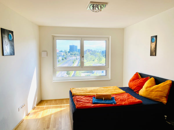 We offer guests our guestroom with full privacy. FREE gym/sauna/pool table are a Vienna, Austria Modern Cozy Guestroom with Aircon in 3rd district Private room in rental unit vacation rental 34706158