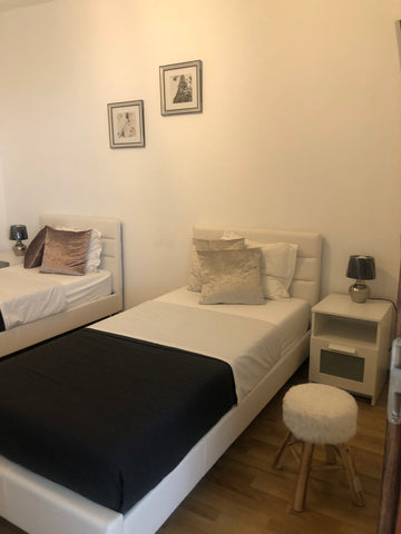 Appartement duplex,parfaitement situé,à proximité de la gare du midi,des transpo Brussels, Belgium Appartement Bruxelles Entire rental unit vacation rental 50416307