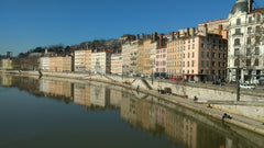 L'appartement est situé au 3eme étage d'un immeuble sur le quai Saint Vincent a  Lyon, France Appartement de charme, 125 m2, vue sur la Saône Entire rental unit vacation rental 30230663