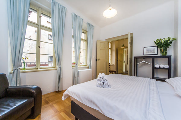 Enjoy your vacation in a spacious apartment in the very centre of Prague's Lesse Prague, Czechia Lesser Town Apartment with Balcony Entire rental unit vacation rental 3526480