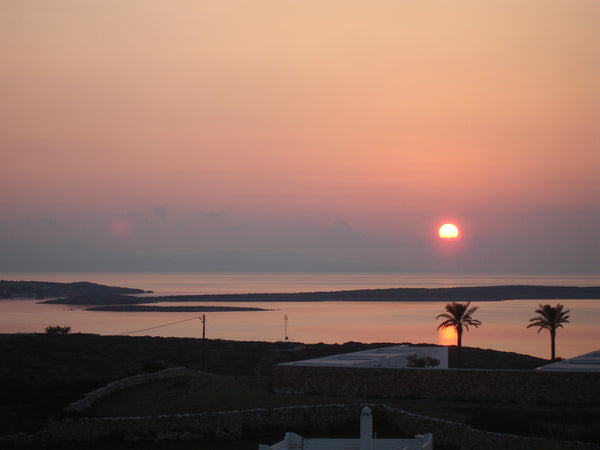 A picturesque studio, suitable for two adults and two children, located at the a Greece Tranquil house in Paros Entire rental unit vacation rental 19763352