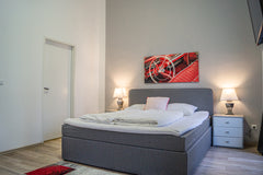 Ein schönes und modernes Zimmer mitten auf der berühmten Mariahilferstraße im Ze  Quadriple King Room w/ City View Mariahilferstr C Entire rental unit vacation rental 46934795