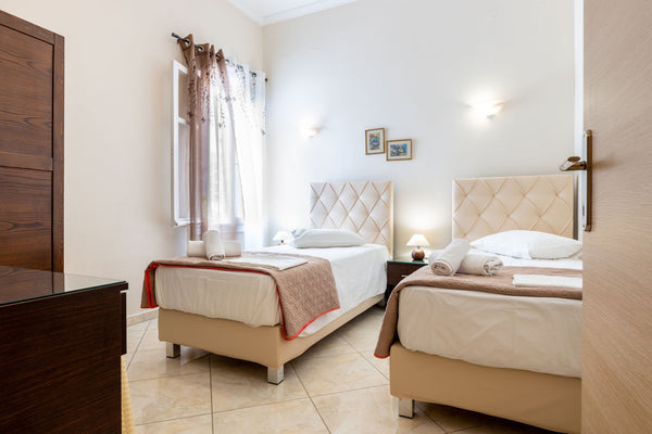 Private room in guest house in the old town, 40m. from seafront and central beac  Twin Room at Lomvardou Hostel Private room in hostel vacation rental 12330088