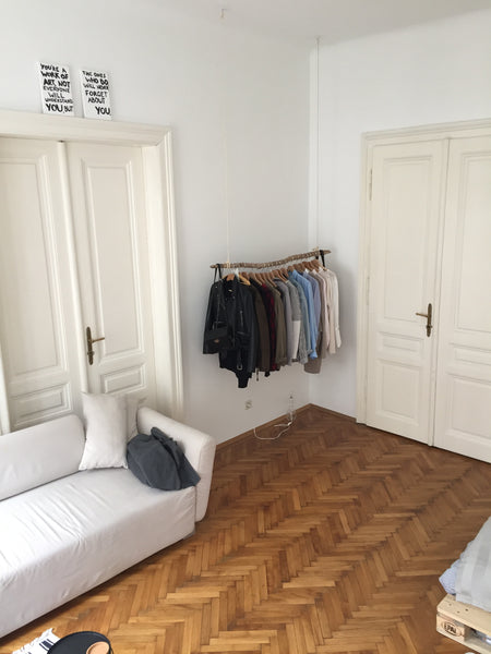 Das Zimmer ist groß (ca 22 qm) und sehr simpel eingerichtet. Am Morgen ist es mi Saint Gilgen, Austria Großes Zimmer nähe 1. Bezirks Private room in rental unit vacation rental 26227183