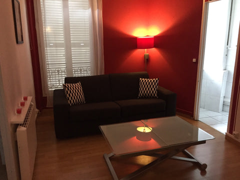 Apartment across from metro Bir Hakeim Eiffel Tower. The neighborhood is tourist Paris, France Cozy flat Metro Eiffel Tower Private room in condo vacation rental 5885778
